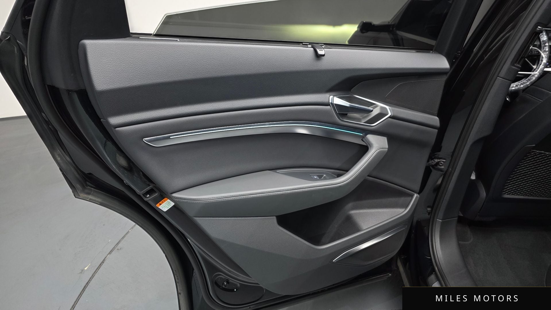Audi e-tron 2023 — миниатюра 13
