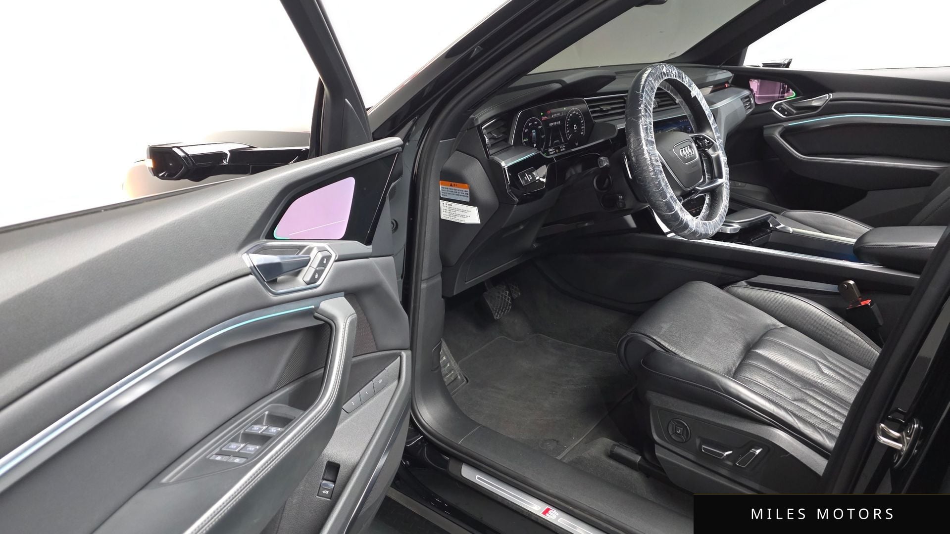 Audi e-tron 2023 — миниатюра 14
