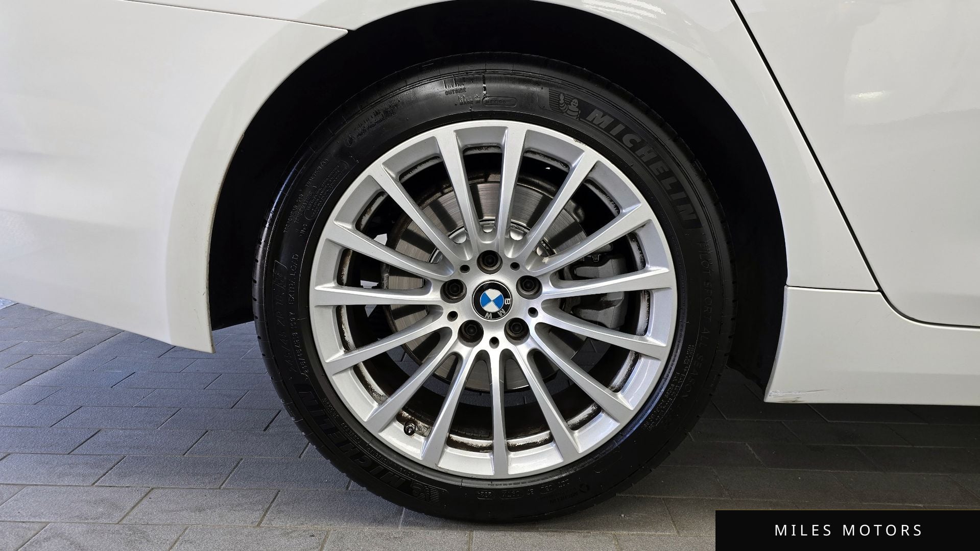 BMW 5 Series (G30) 2020 — миниатюра 5