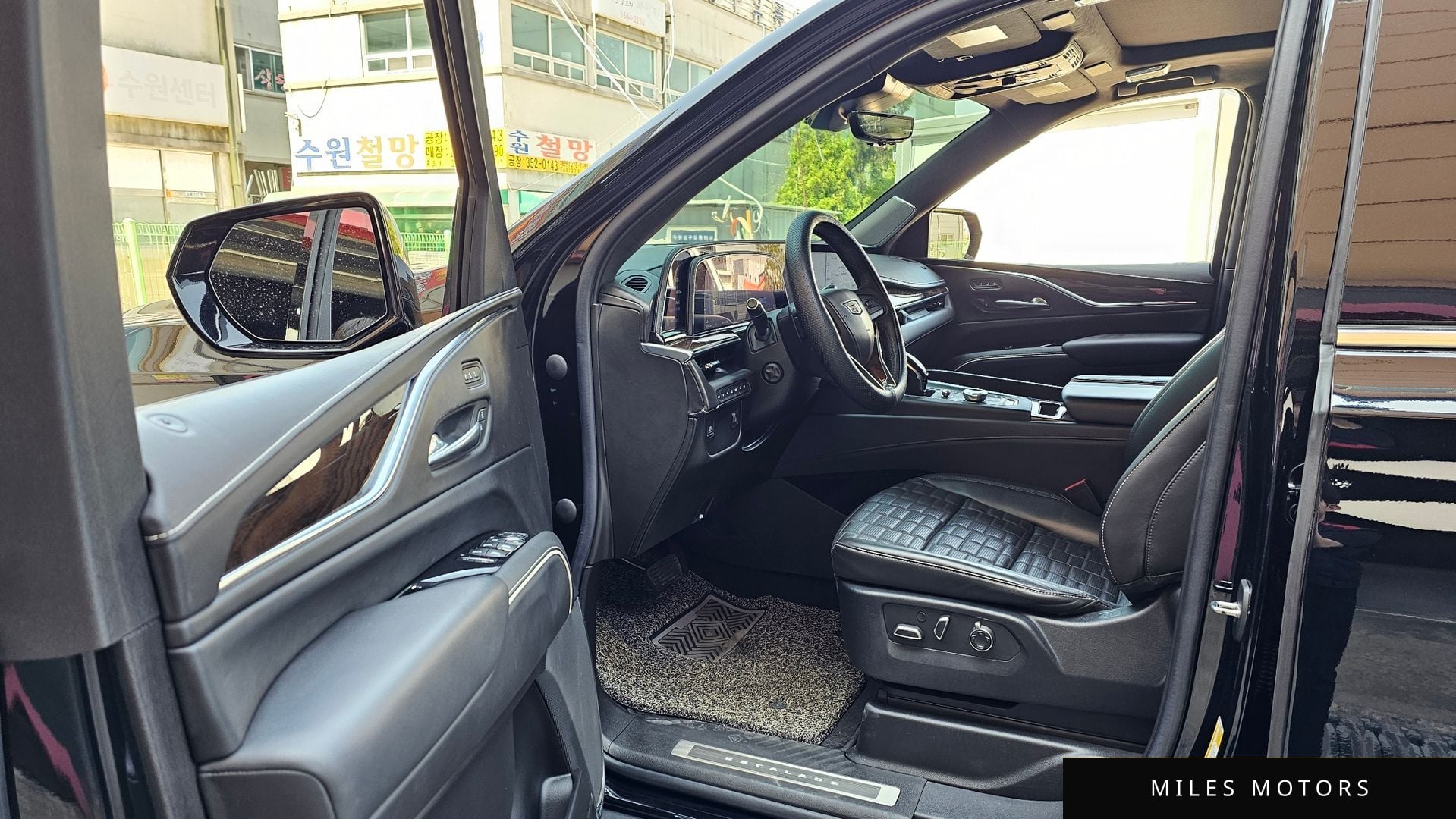 Cadillac Escalade 2022 — миниатюра 10