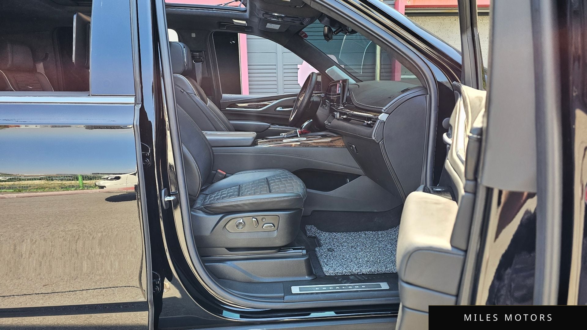 Cadillac Escalade 2022 — миниатюра 11