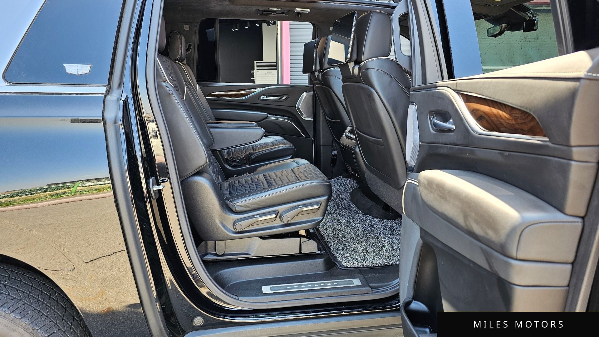 Cadillac Escalade 2022 — миниатюра 12