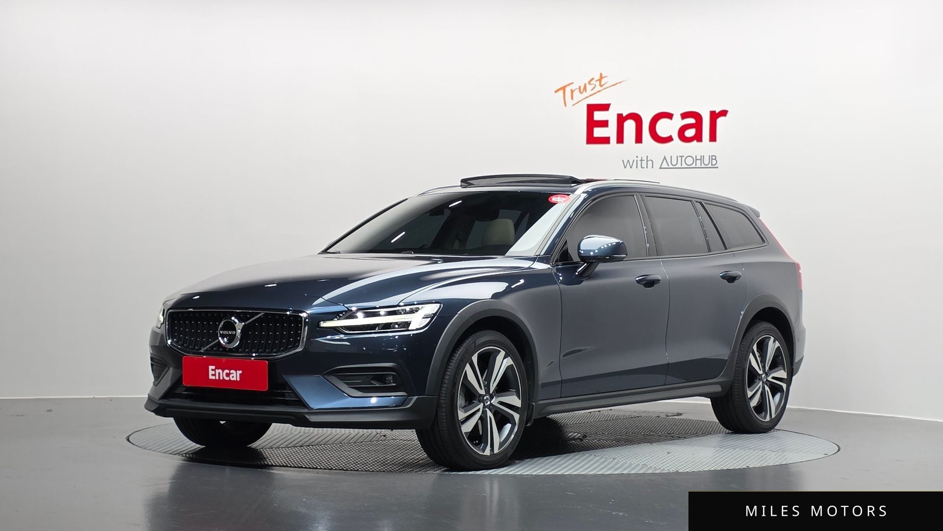 Volvo V60 2021 — фото 1 из 12