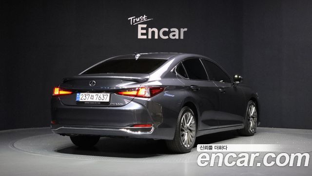 Лексус ES300h 2025 — миниатюра 2