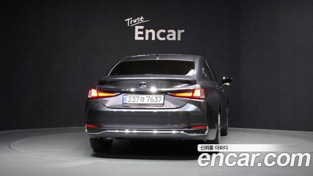Лексус ES300h 2025 — миниатюра 4