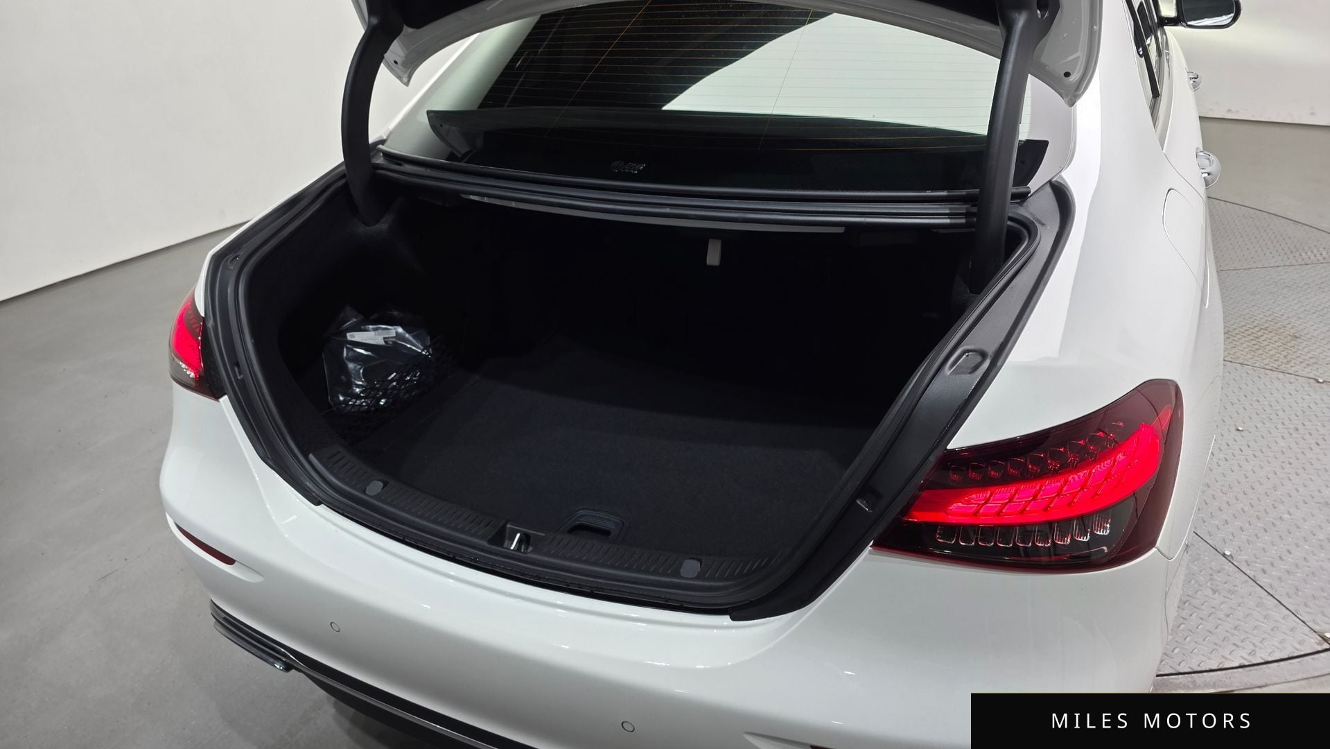 Mercedes-Benz E-Class W213 2022 — миниатюра 32