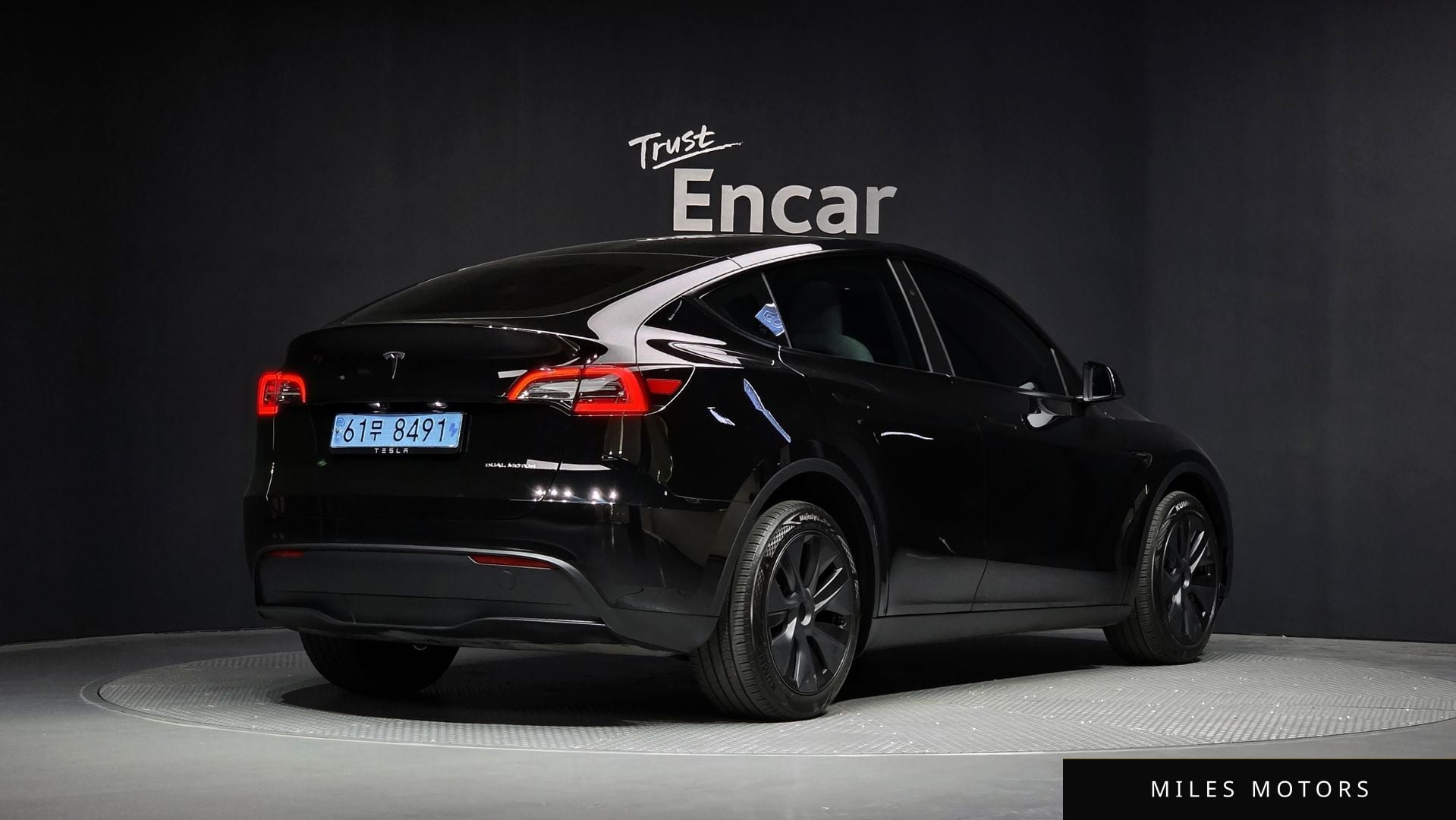 Tesla Model Y 2024 — миниатюра 2