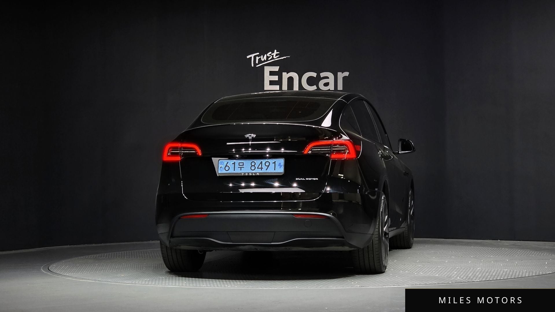 Tesla Model Y 2024 — миниатюра 4