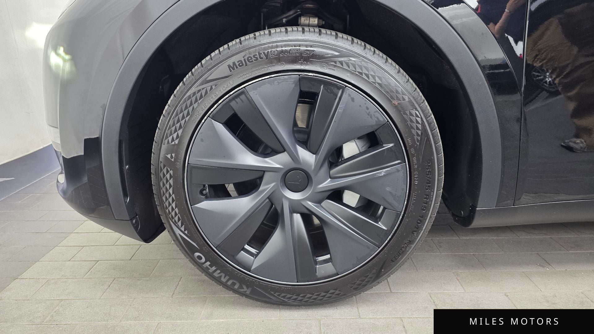 Tesla Model Y 2024 — миниатюра 5