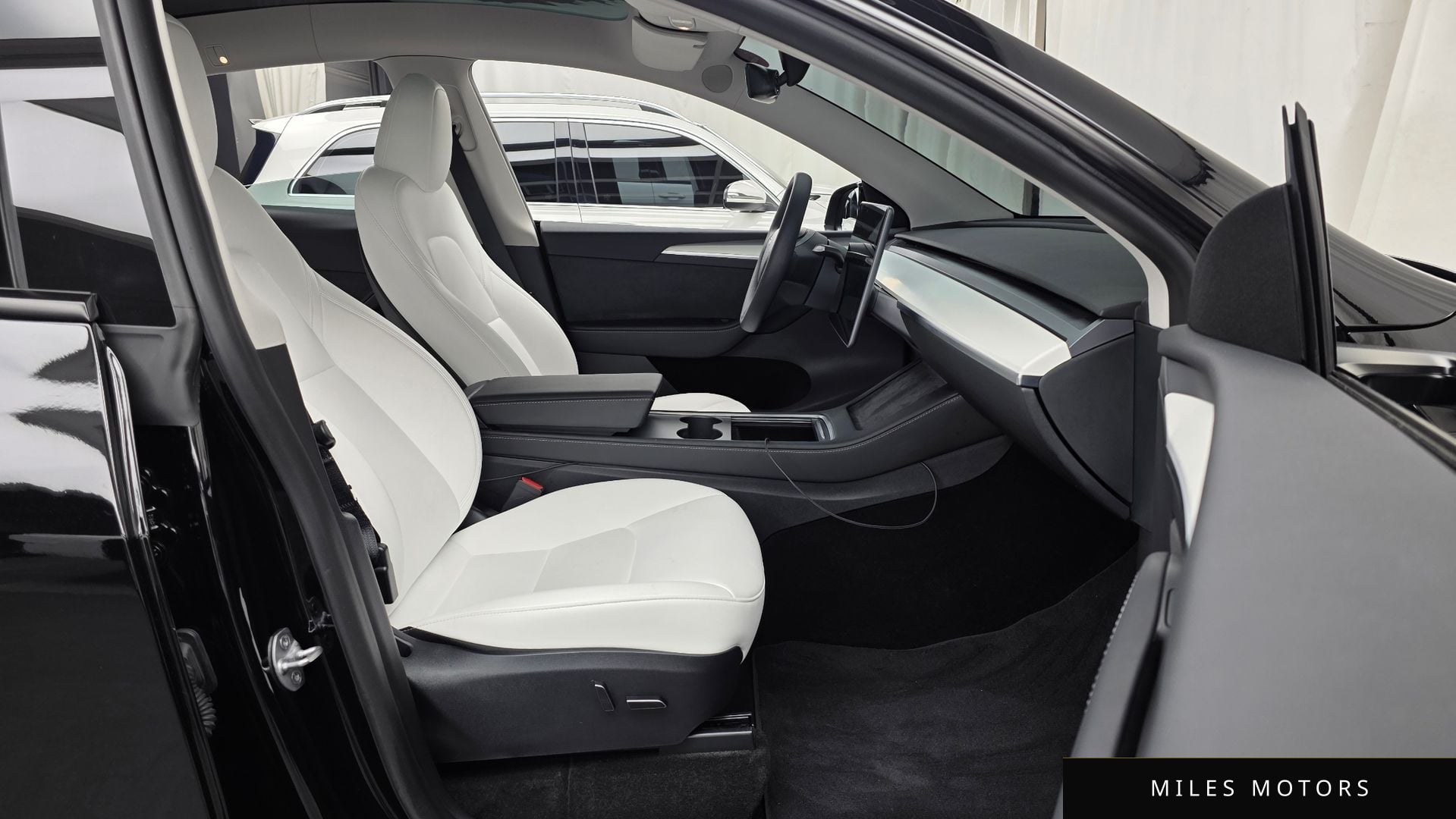 Tesla Model Y 2024 — миниатюра 11
