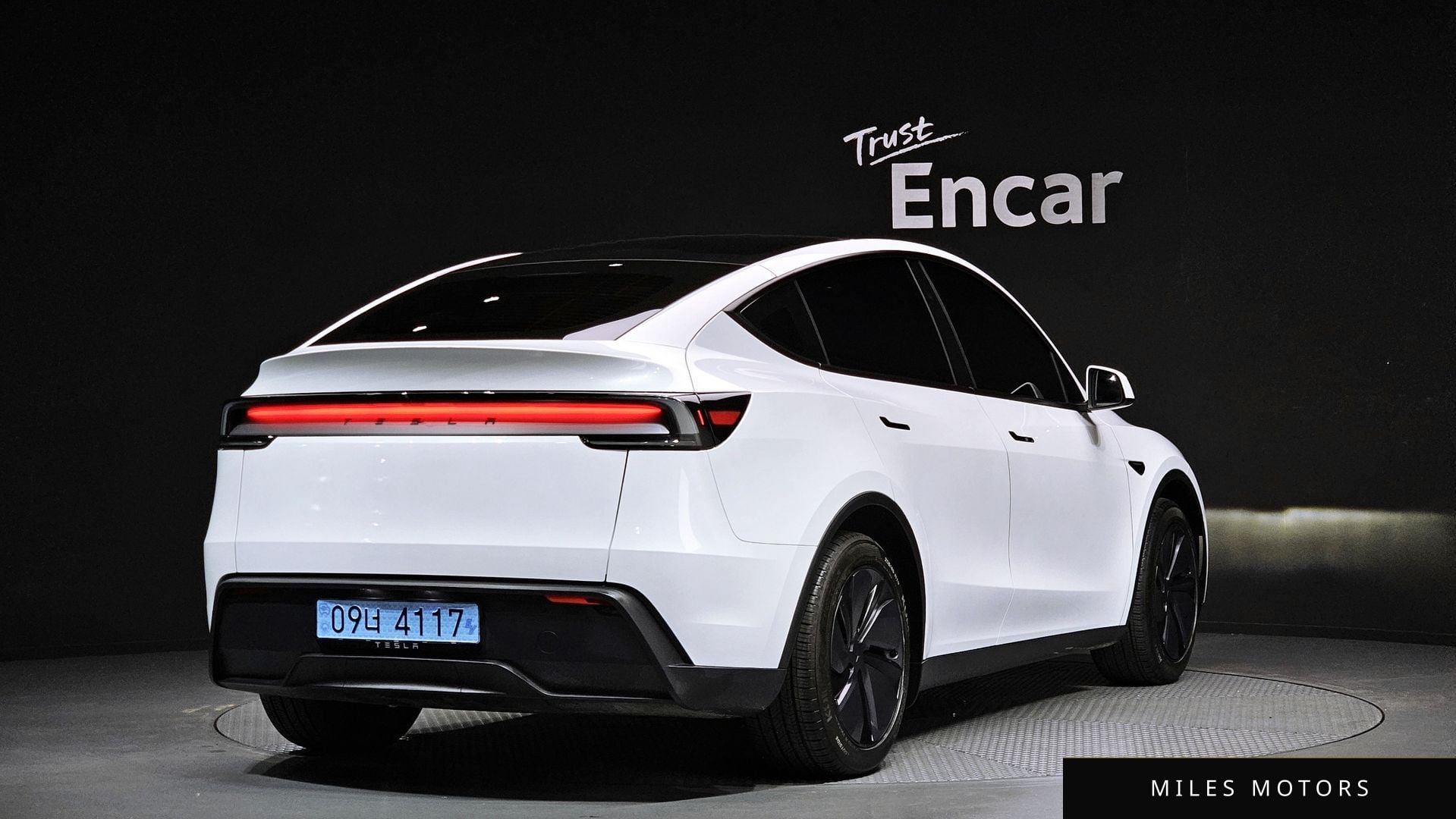 Tesla Model Y 2025 — миниатюра 2