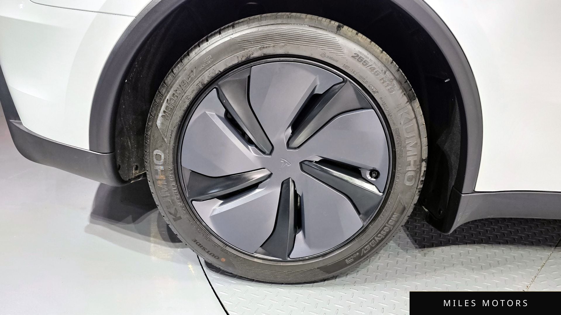 Tesla Model Y 2025 — миниатюра 5