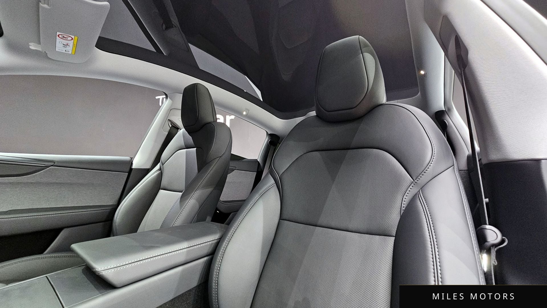 Tesla Model Y 2025 — миниатюра 10