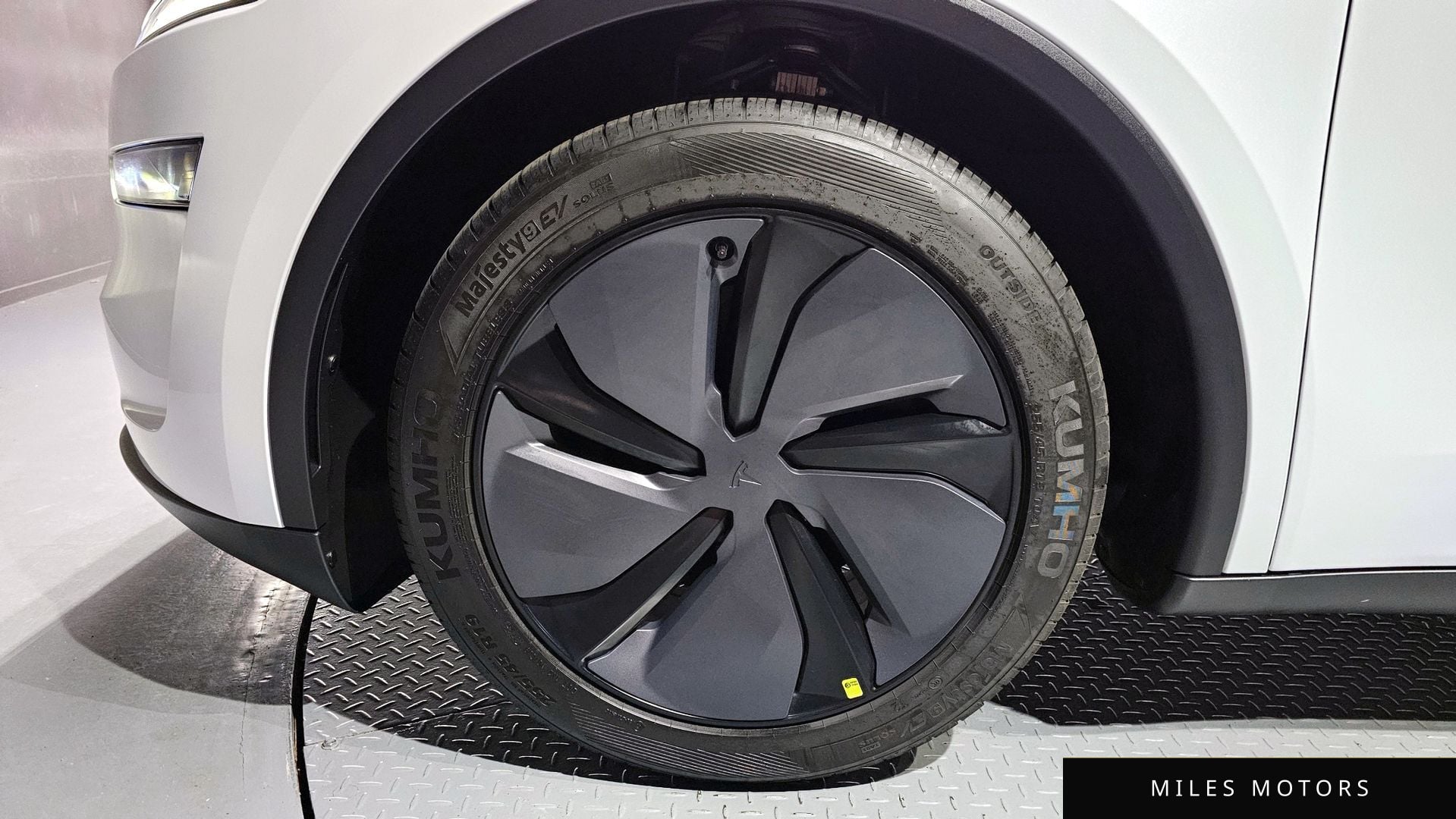 Tesla Model Y 2025 — миниатюра 7