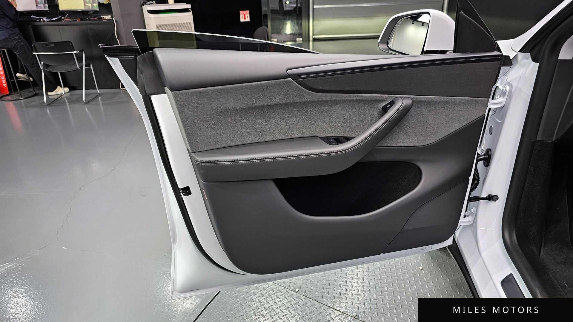 Tesla Model Y 2025 — миниатюра 14