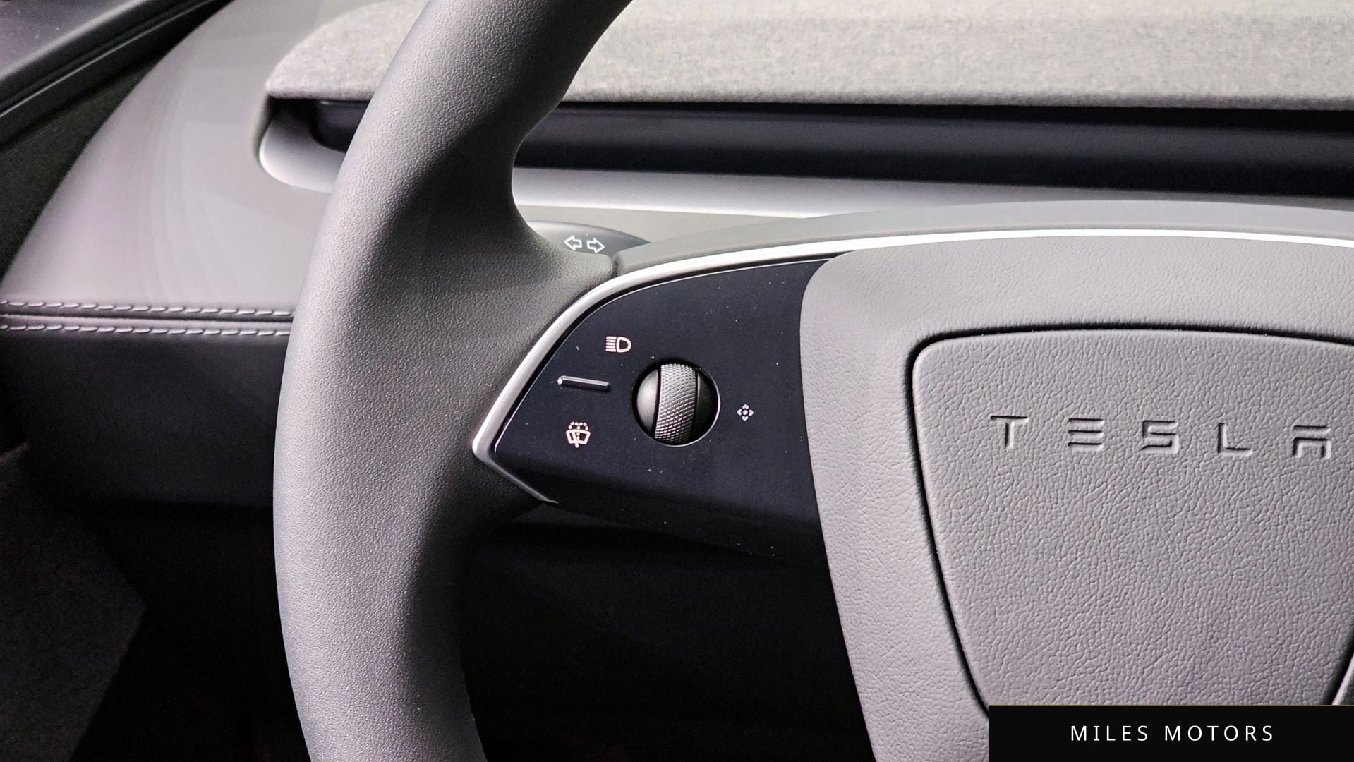 Tesla Model Y 2025 — миниатюра 30