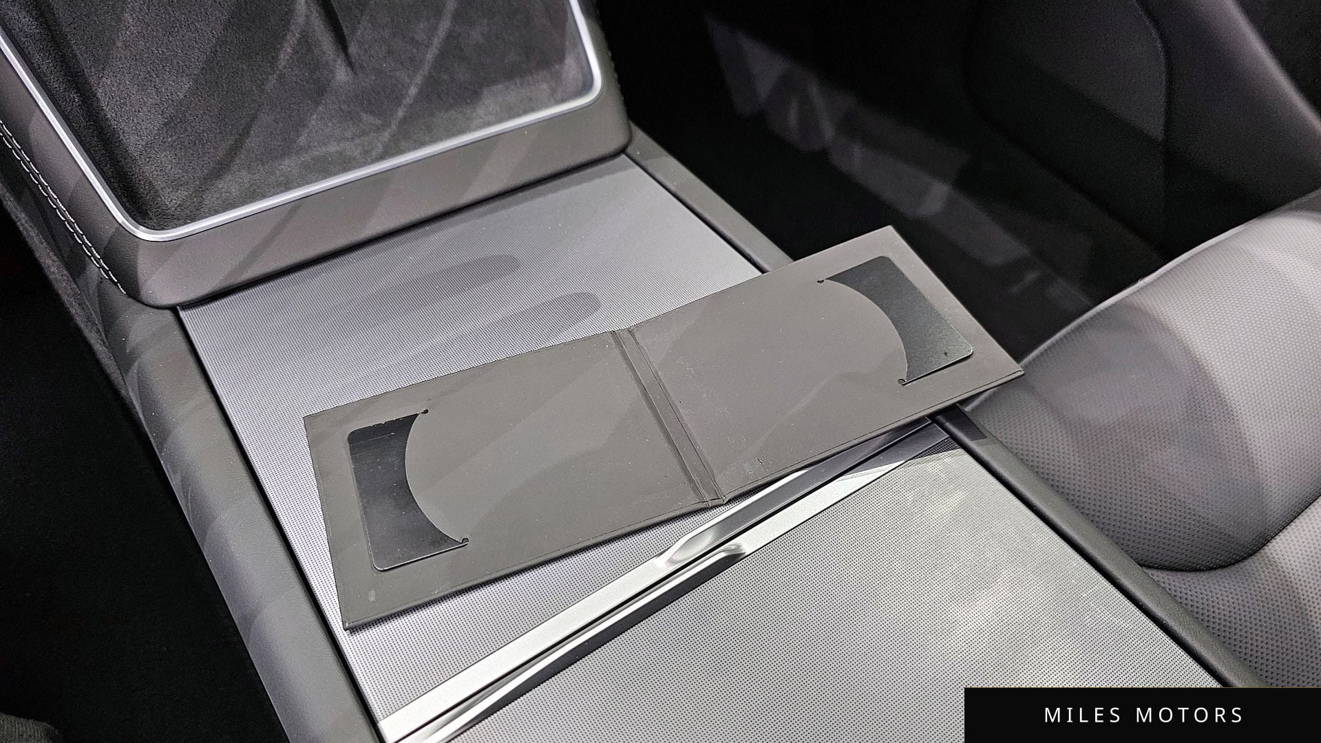 Tesla Model Y 2025 — миниатюра 37