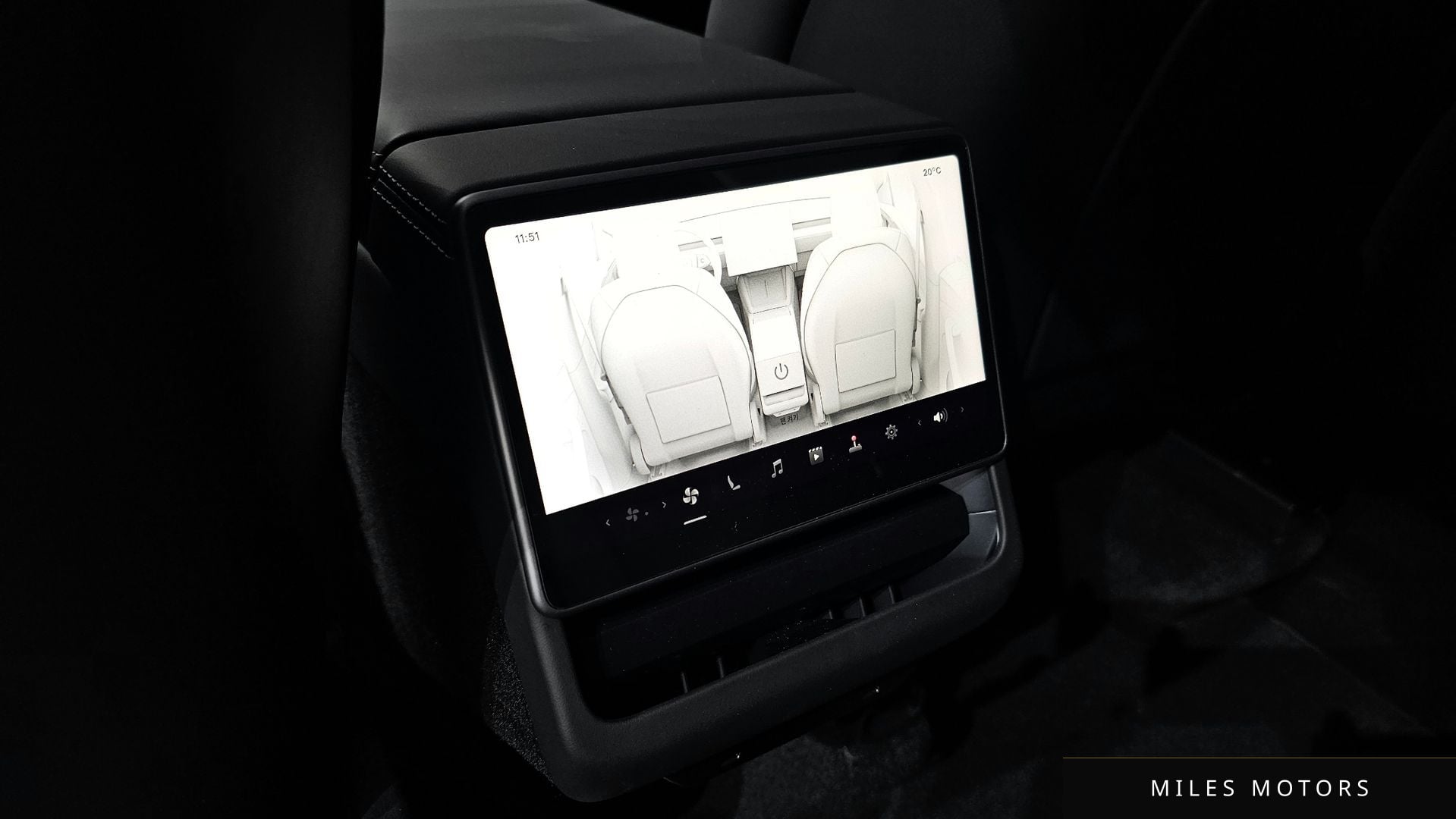 Tesla Model Y 2025 — миниатюра 38