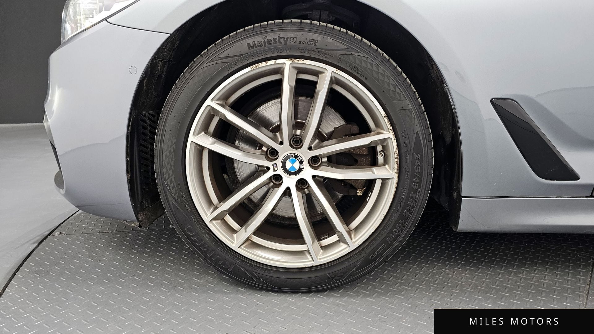 BMW 5 Series (G30) 2017 — миниатюра 5