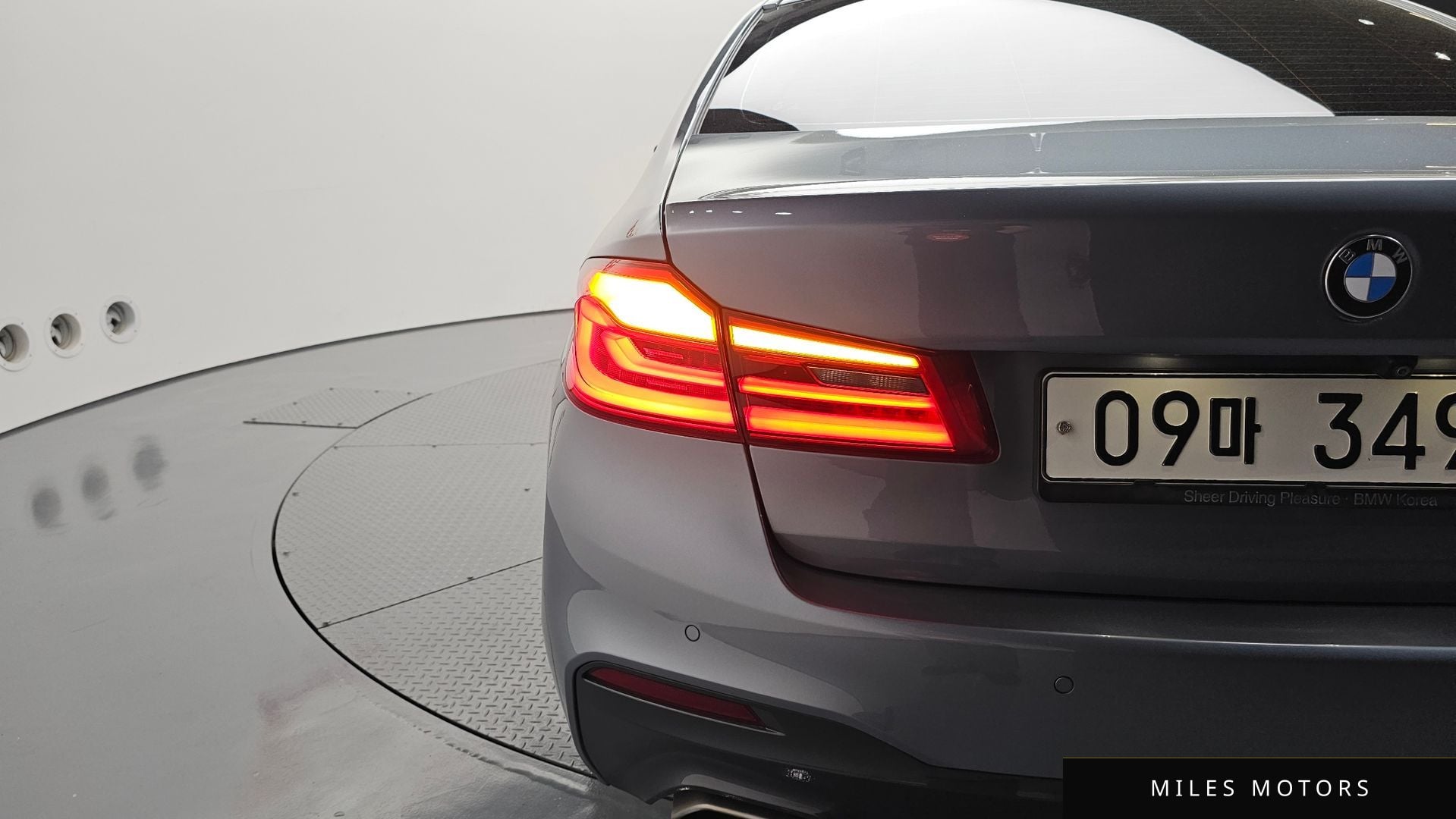 BMW 5 Series (G30) 2017 — миниатюра 9