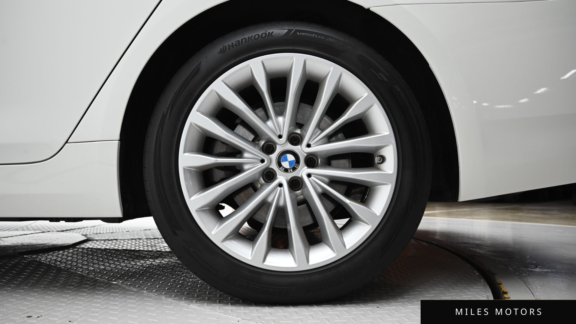 BMW 5 Series (G30) 2023 — миниатюра 5