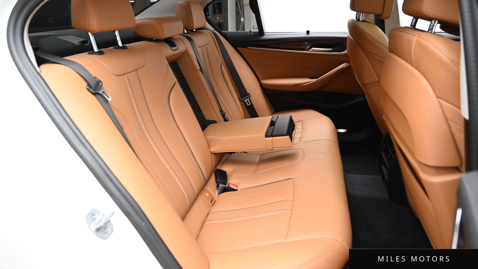 BMW 5 Series (G30) 2023 — миниатюра 10