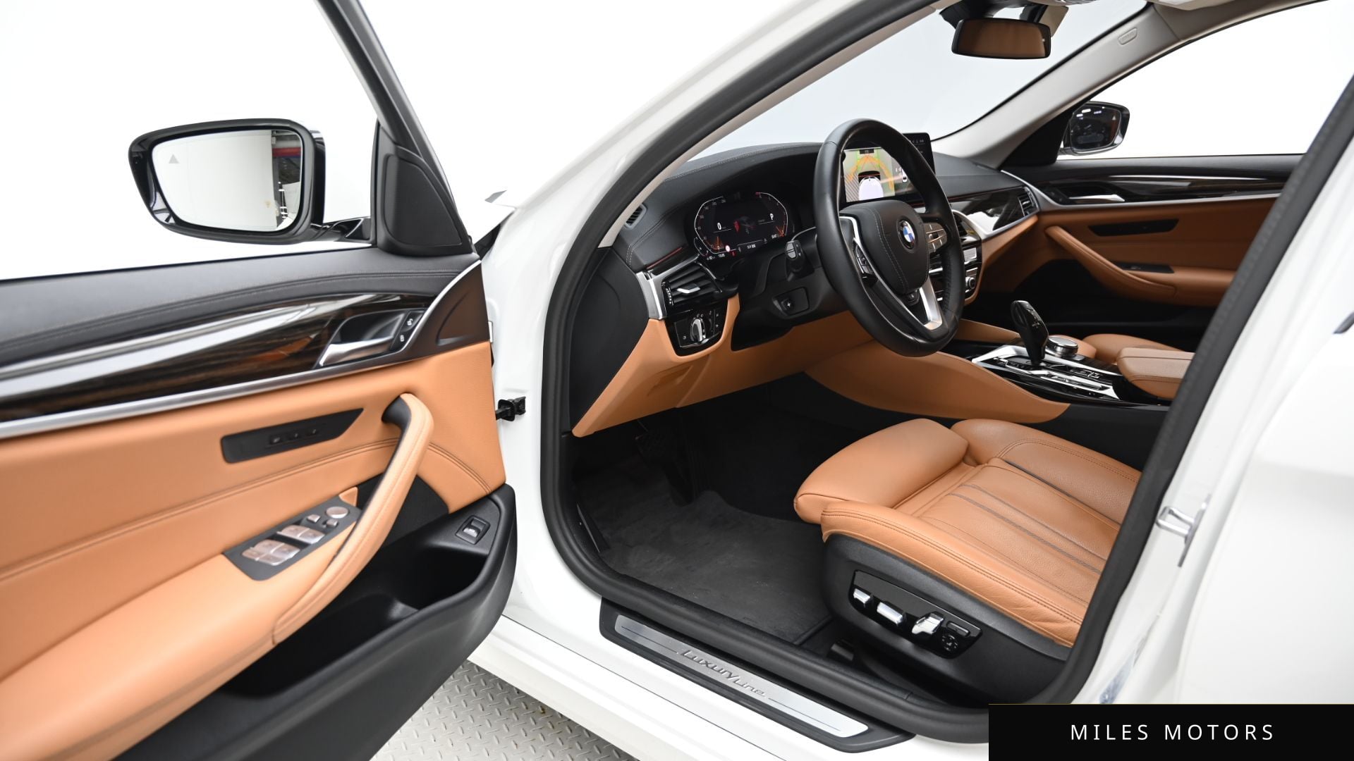 BMW 5 Series (G30) 2023 — миниатюра 11