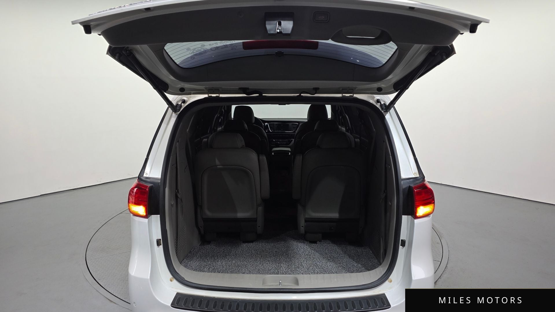 Kia Canival 2016 — миниатюра 30