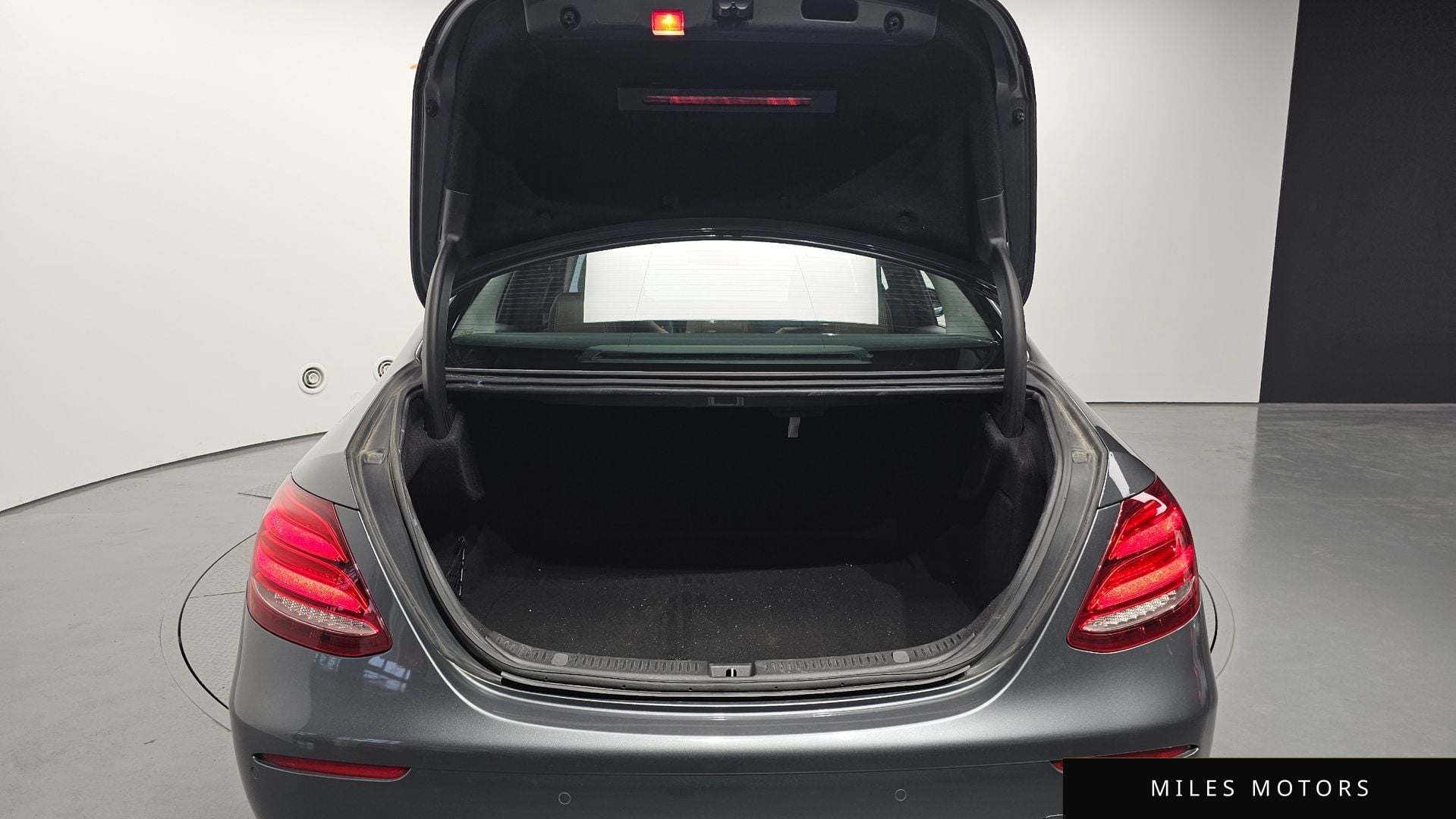 Mercedes-Benz E-Class W213 2017 — миниатюра 20