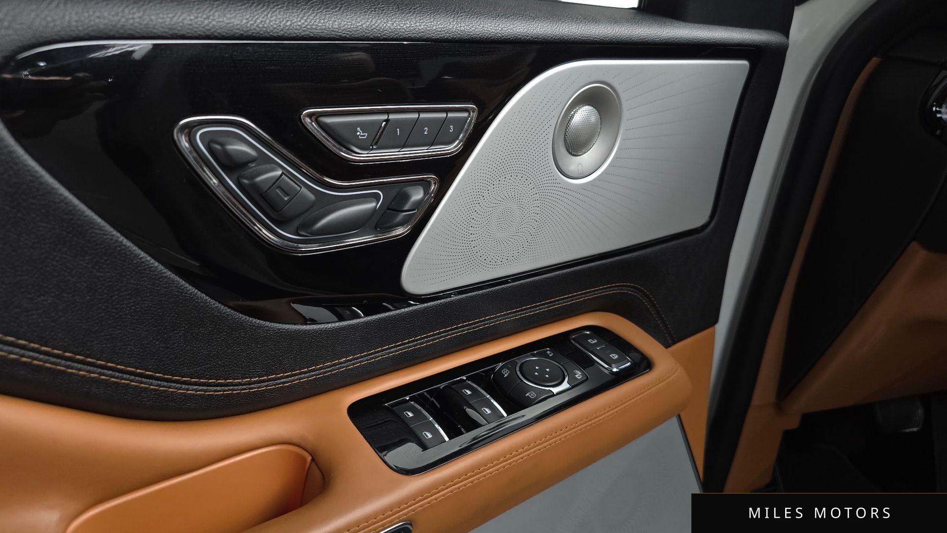 Lincoln Aviator 2023 — миниатюра 14