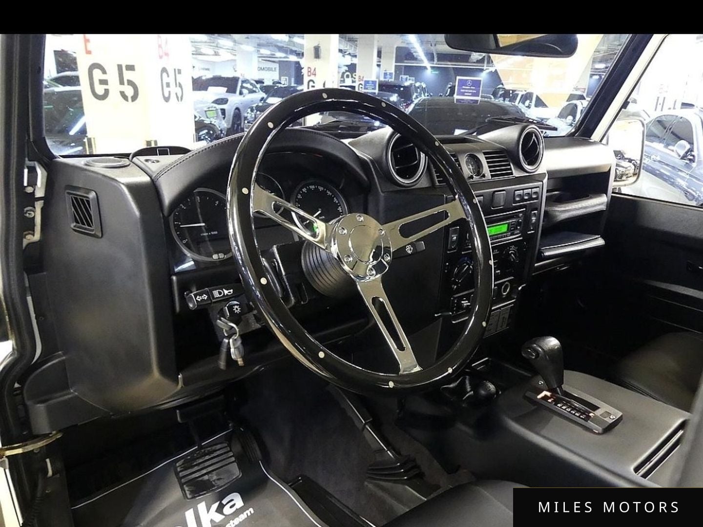 Land Rover Defender 2010 — миниатюра 10