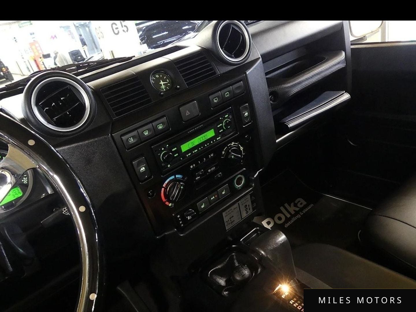 Land Rover Defender 2010 — миниатюра 11