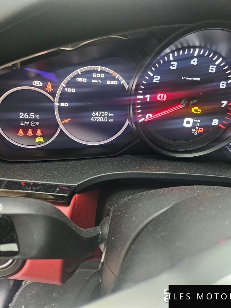 Porsche Cayenne 2023 — миниатюра 9