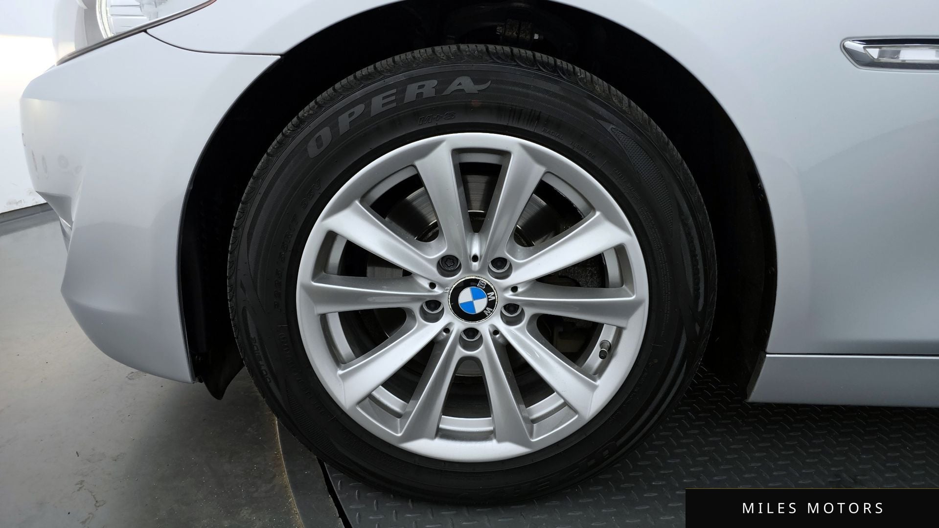 BMW 5 Series (F10) 2012 — миниатюра 5
