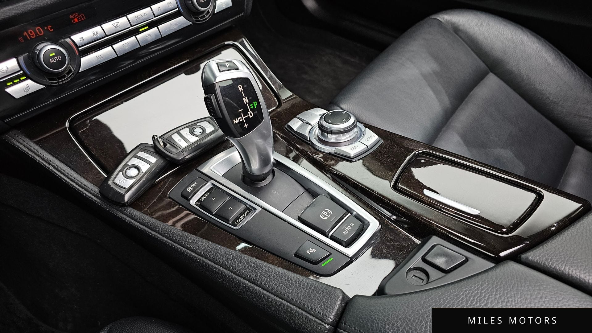 BMW 5 Series (F10) 2012 — миниатюра 9