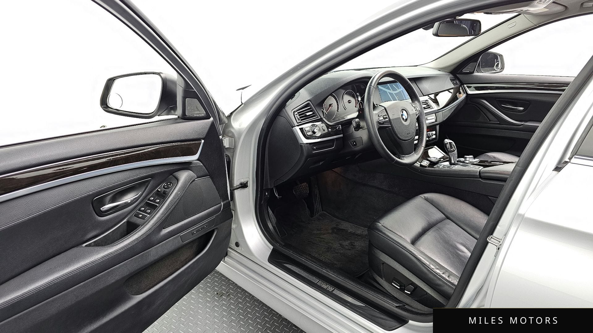 BMW 5 Series (F10) 2012 — миниатюра 10
