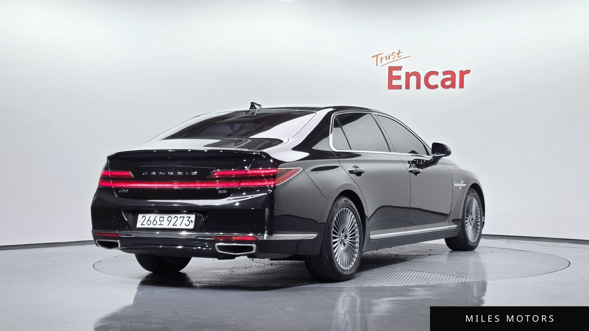 Genesis G90 2019 — фото 1 из 12