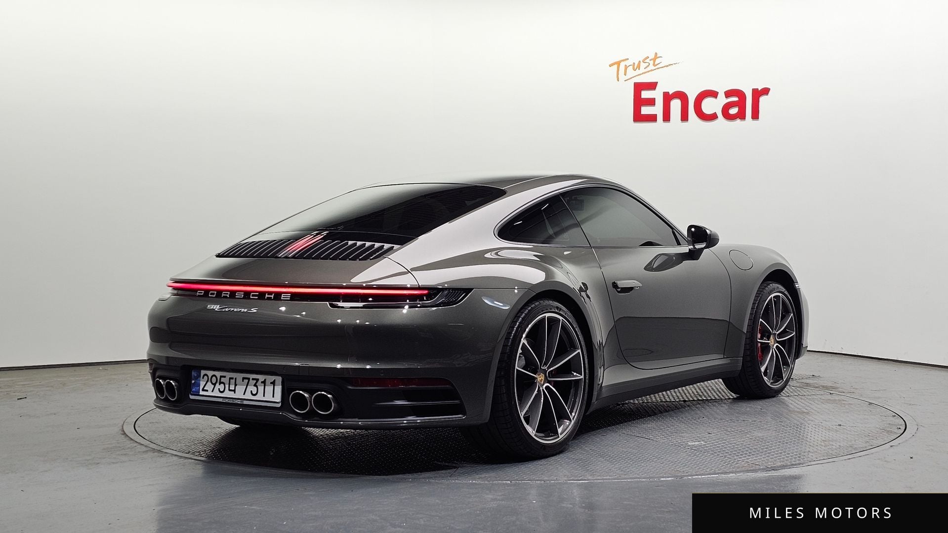 Porsche 911 (992) 2023 — миниатюра 2