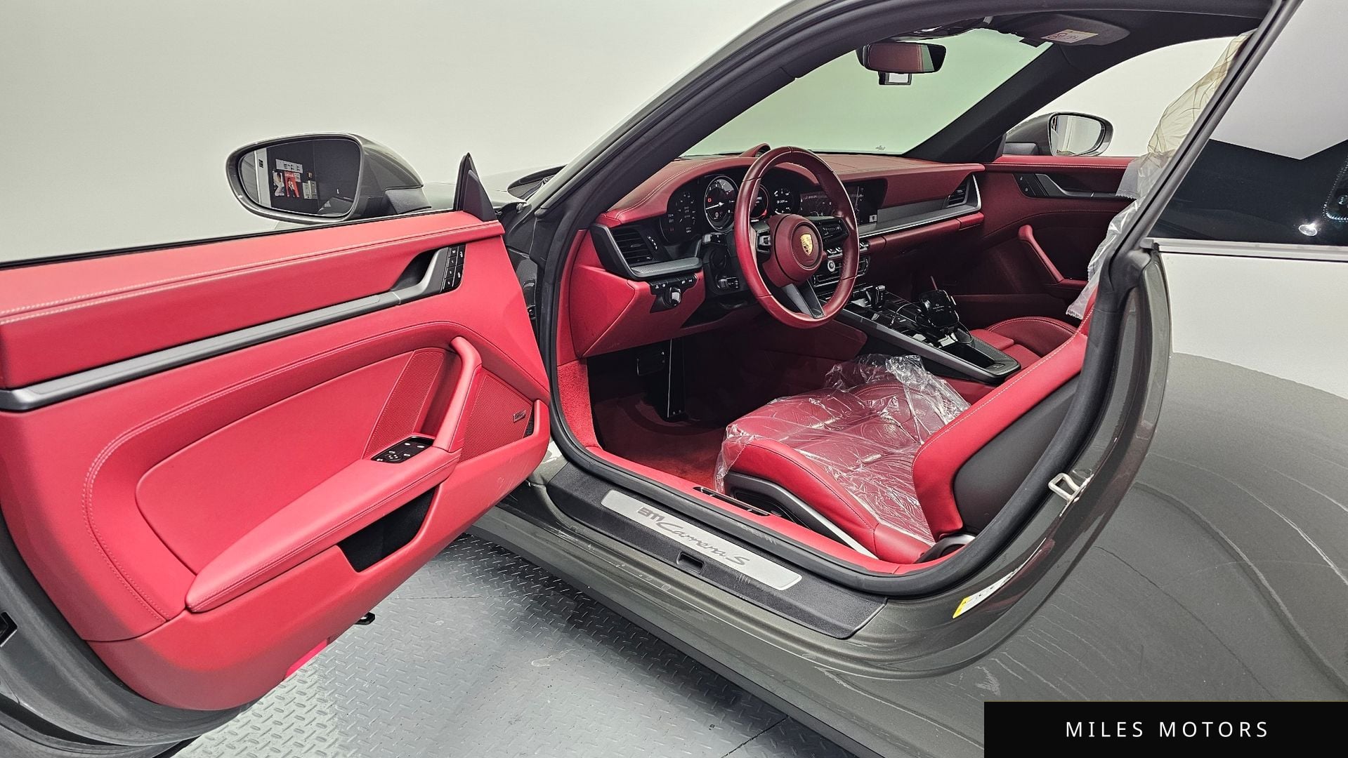Porsche 911 (992) 2023 — миниатюра 10