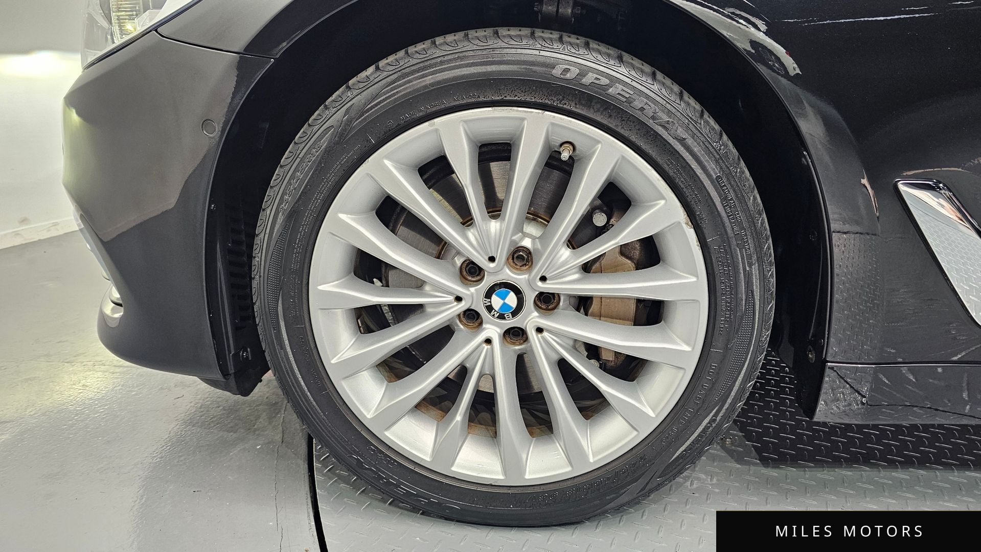 BMW 5 Series (G30) 2018 — миниатюра 5