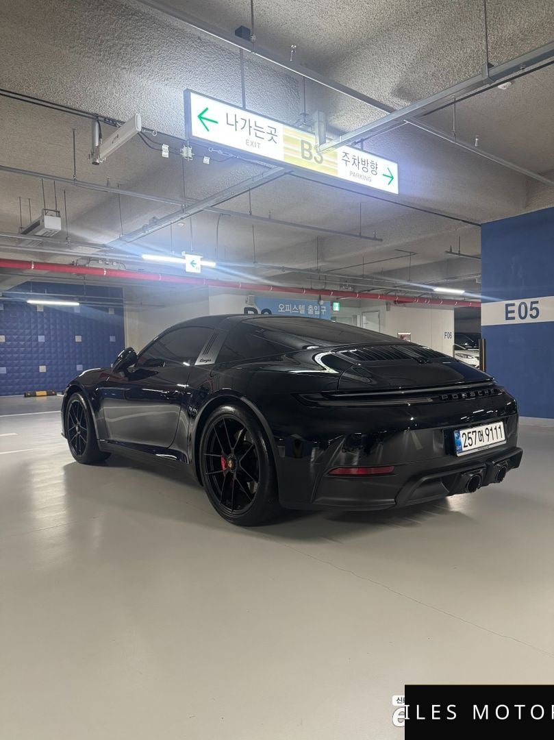 Porsche 911 (992) 2026 — миниатюра 5