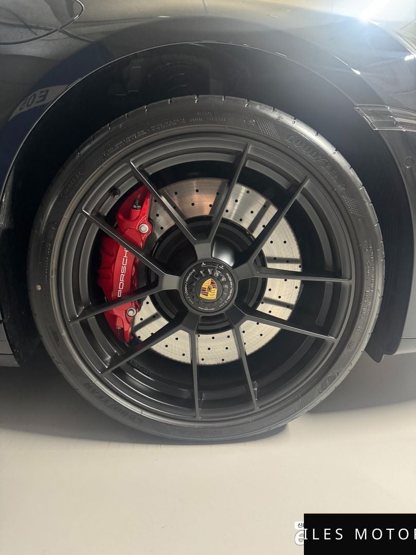 Porsche 911 (992) 2026 — миниатюра 9