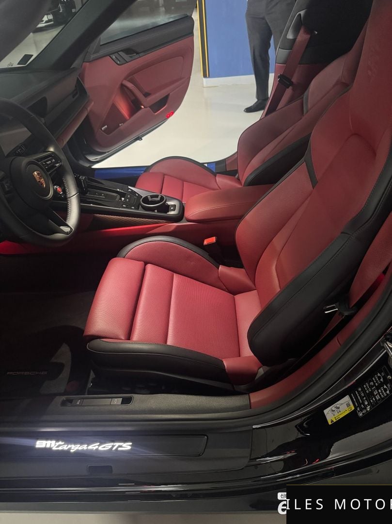Porsche 911 (992) 2026 — миниатюра 11