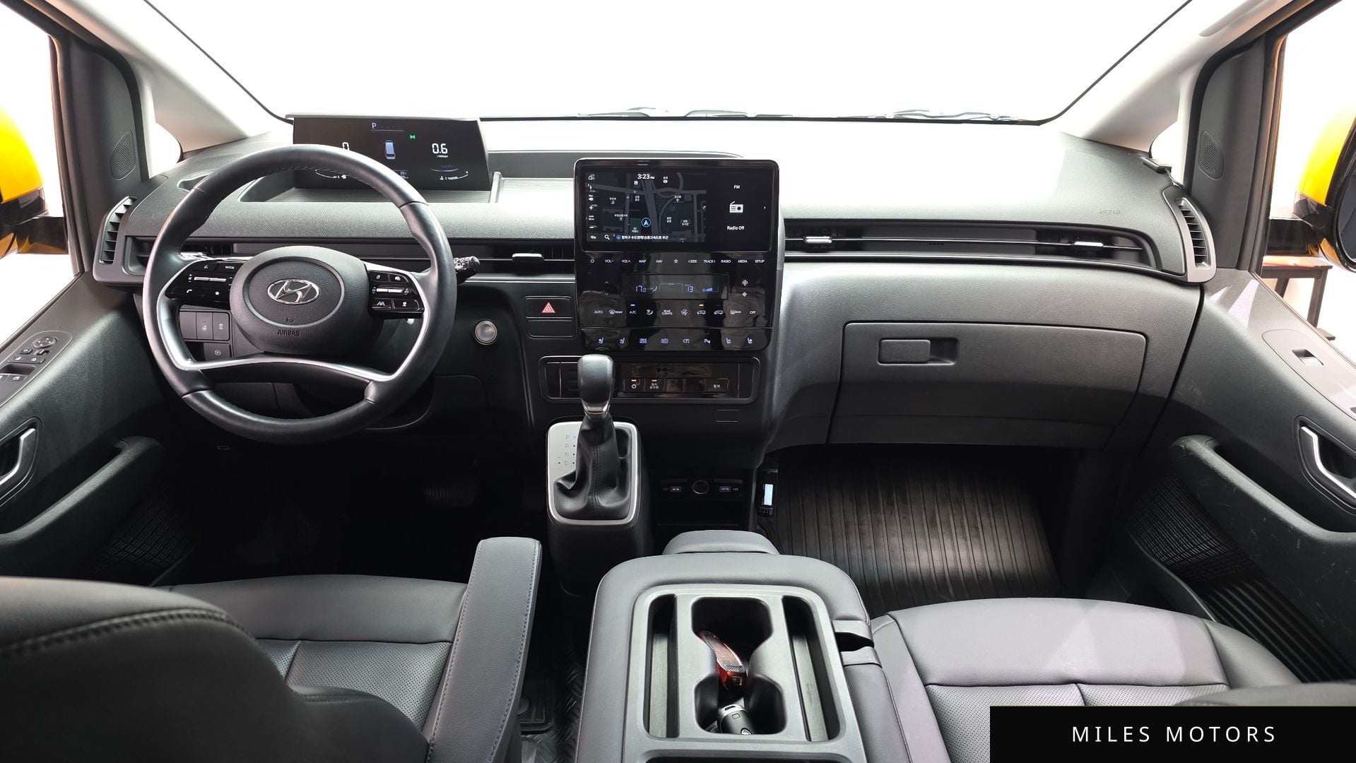 Hyundai Staria 2023 — миниатюра 10
