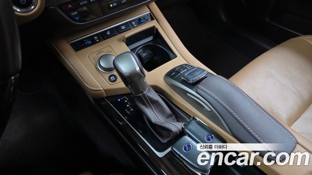 Лексус ES300h 2018 — миниатюра 12