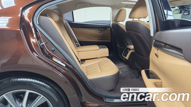 Лексус ES300h 2018 — миниатюра 18