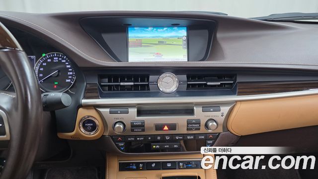 Лексус ES300h 2018 — миниатюра 20