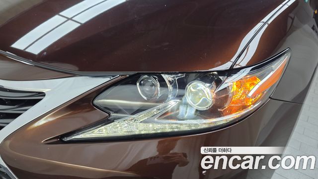 Лексус ES300h 2018 — миниатюра 8