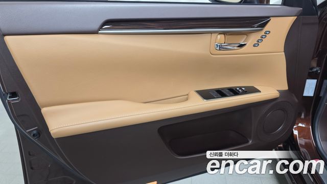 Лексус ES300h 2018 — миниатюра 14