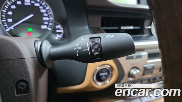 Лексус ES300h 2018 — миниатюра 28